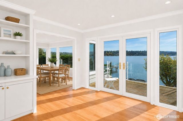 8319 NE Juanita Drive, Kirkland, WA 98034