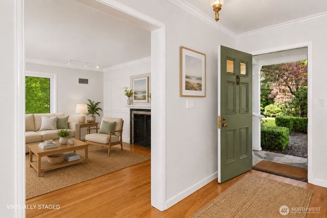 8319 NE Juanita Drive, Kirkland, WA 98034