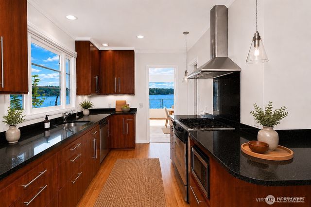 8319 NE Juanita Drive, Kirkland, WA 98034