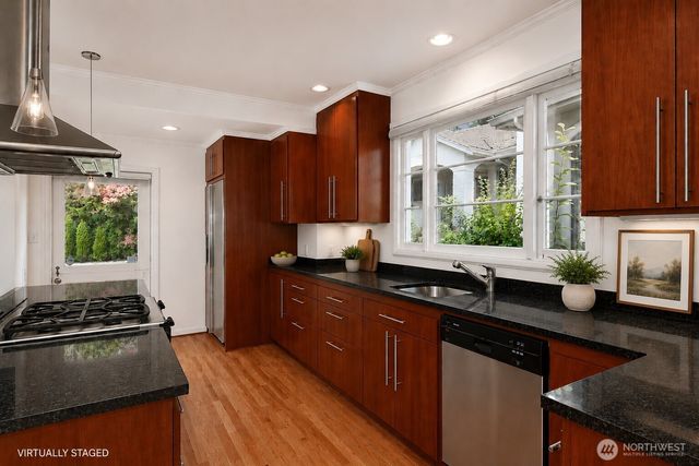 8319 NE Juanita Drive, Kirkland, WA 98034