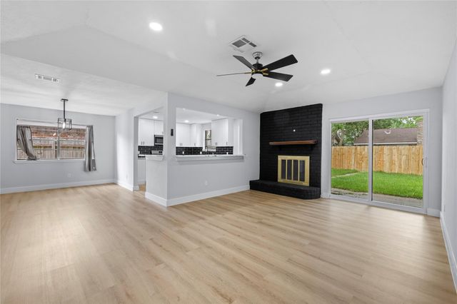 10415 Towne Oak Lane, Sugar Land, TX 77498