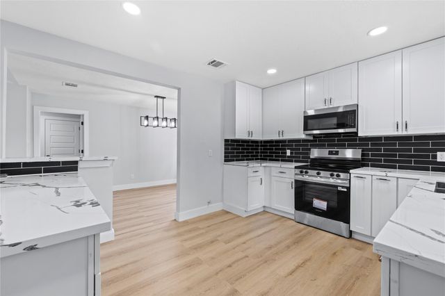 10415 Towne Oak Lane, Sugar Land, TX 77498