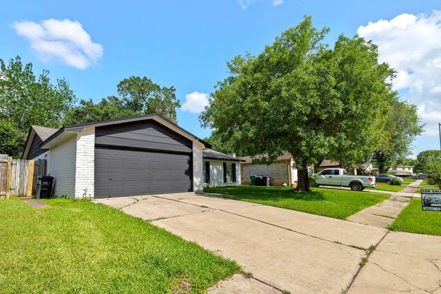 10415 Towne Oak Lane, Sugar Land, TX 77498