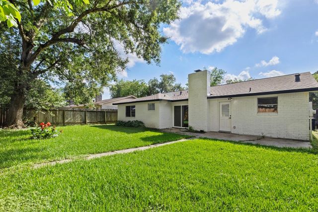 10415 Towne Oak Lane, Sugar Land, TX 77498