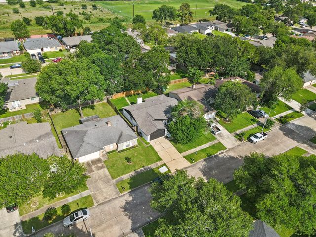 10415 Towne Oak Lane, Sugar Land, TX 77498
