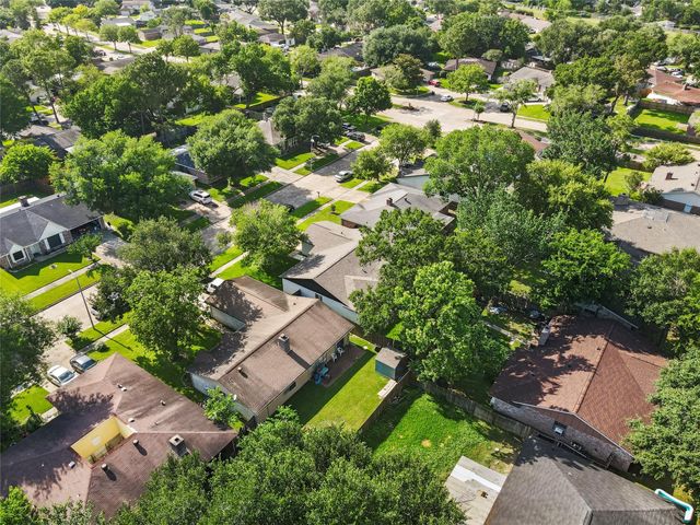 10415 Towne Oak Lane, Sugar Land, TX 77498