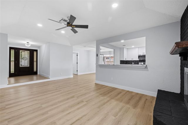 10415 Towne Oak Lane, Sugar Land, TX 77498