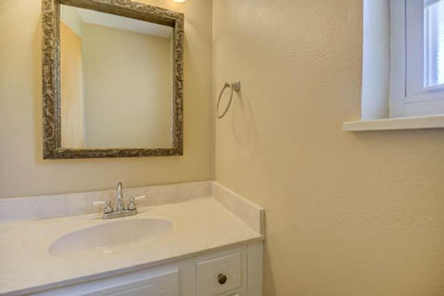 613 NE Cambridge Avenue, Fort Walton Beach, FL 32547