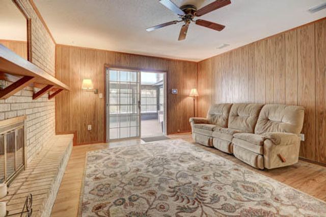 613 NE Cambridge Avenue, Fort Walton Beach, FL 32547