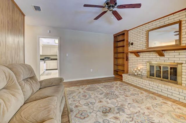 613 NE Cambridge Avenue, Fort Walton Beach, FL 32547