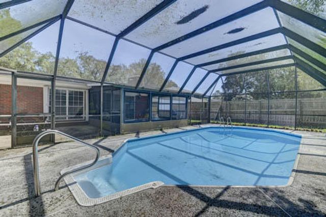 613 NE Cambridge Avenue, Fort Walton Beach, FL 32547