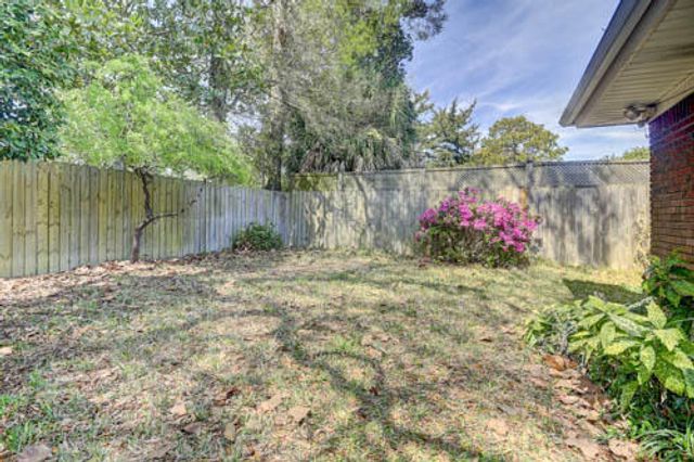 613 NE Cambridge Avenue, Fort Walton Beach, FL 32547