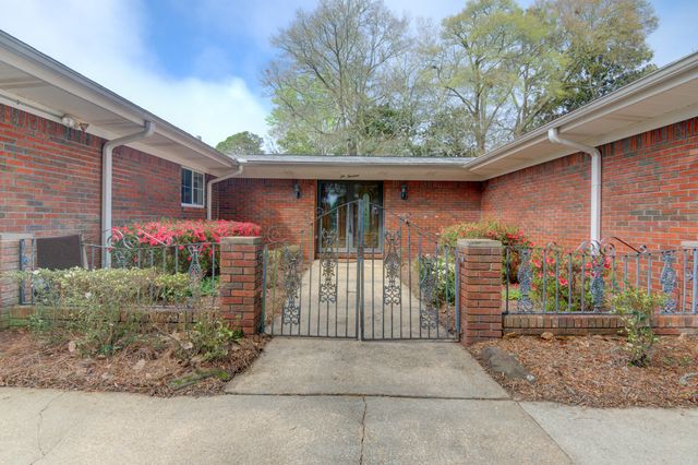 613 NE Cambridge Avenue, Fort Walton Beach, FL 32547