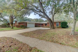 613 NE Cambridge Avenue, Fort Walton Beach, FL 32547