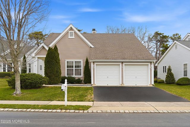 6 Swan Lake Court, Barnegat, NJ 08005