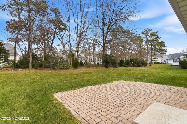 6 Swan Lake Court, Barnegat, NJ 08005