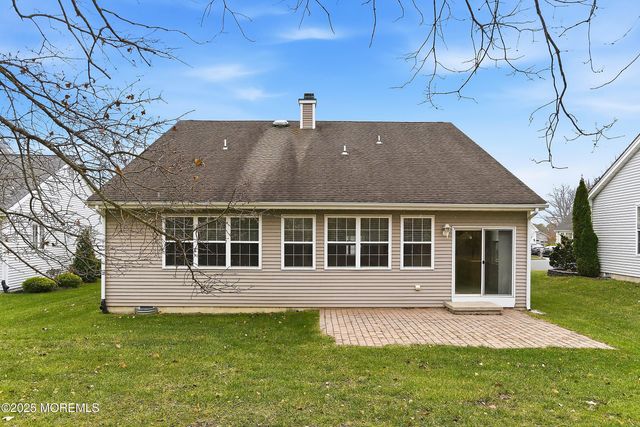 6 Swan Lake Court, Barnegat, NJ 08005