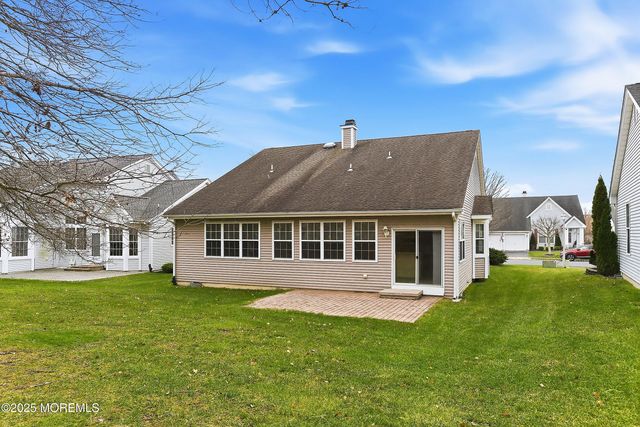 6 Swan Lake Court, Barnegat, NJ 08005