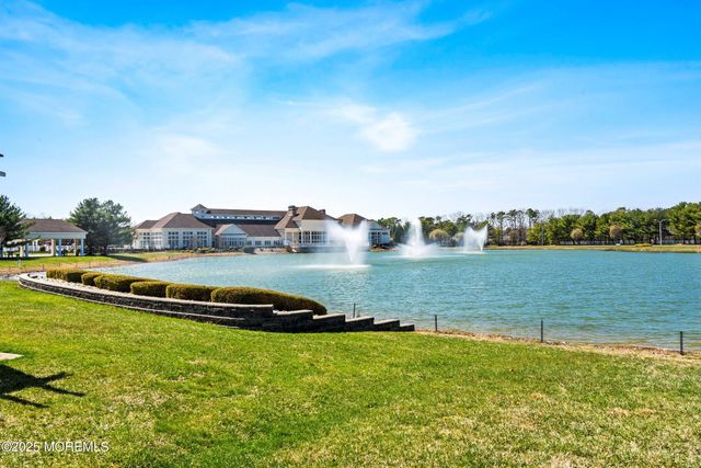 6 Swan Lake Court, Barnegat, NJ 08005