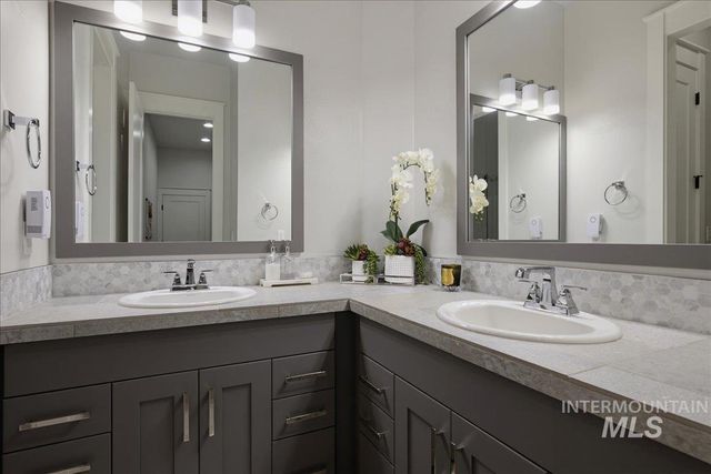 5824 S Astoria Avenue, Meridian, ID 83642