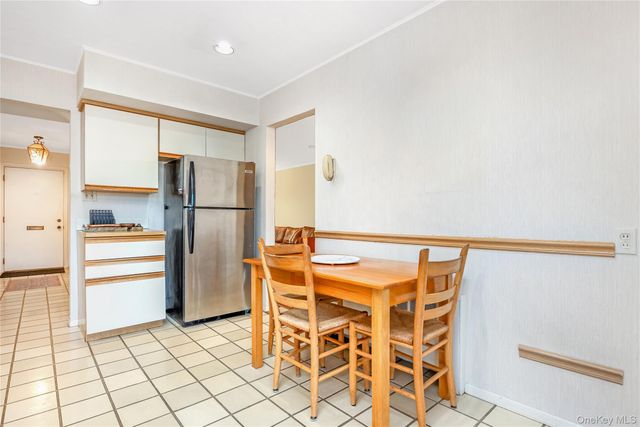 19 Parkdale Drive, Farmingdale, NY 11735