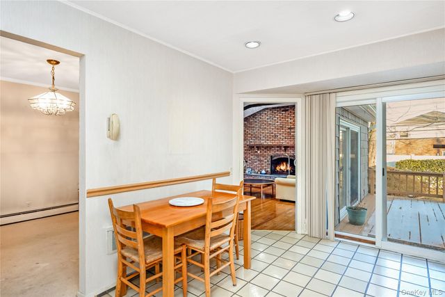 19 Parkdale Drive, Farmingdale, NY 11735