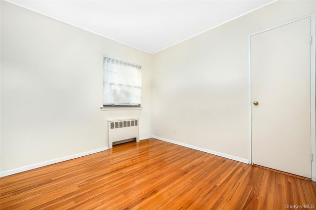 19 Parkdale Drive, Farmingdale, NY 11735