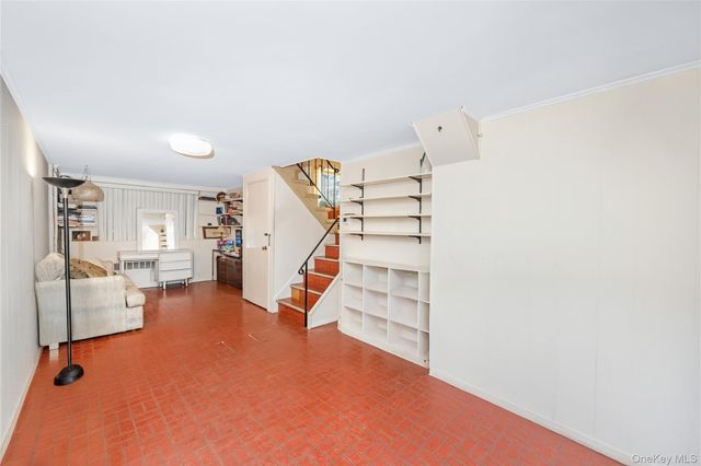 19 Parkdale Drive, Farmingdale, NY 11735