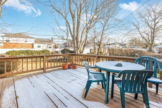 19 Parkdale Drive, Farmingdale, NY 11735