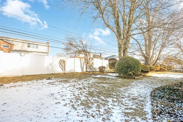 19 Parkdale Drive, Farmingdale, NY 11735