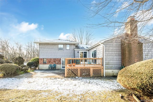 19 Parkdale Drive, Farmingdale, NY 11735