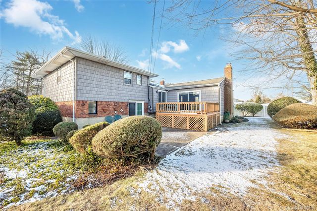 19 Parkdale Drive, Farmingdale, NY 11735