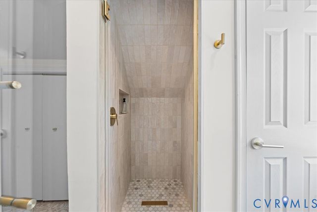 902 N 37th St, Richmond, VA 23223