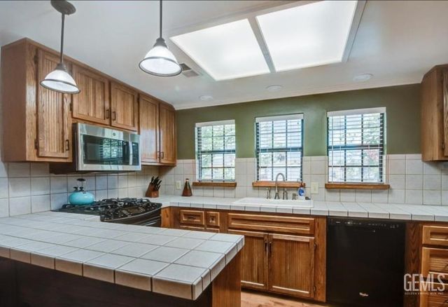 1222 9th Avenue, Delano, CA 93215