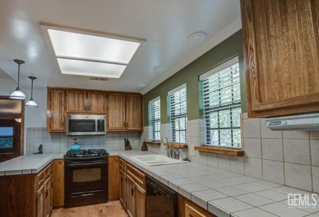 1222 9th Avenue, Delano, CA 93215