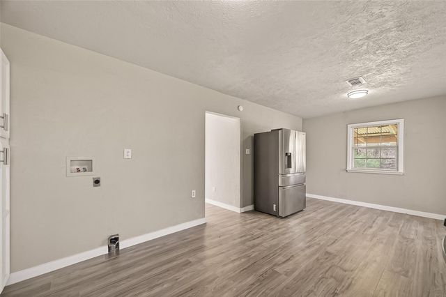 1221 Parkway Street, Baytown, TX 77520