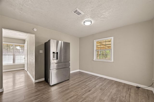 1221 Parkway Street, Baytown, TX 77520