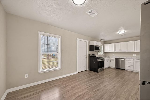 1221 Parkway Street, Baytown, TX 77520