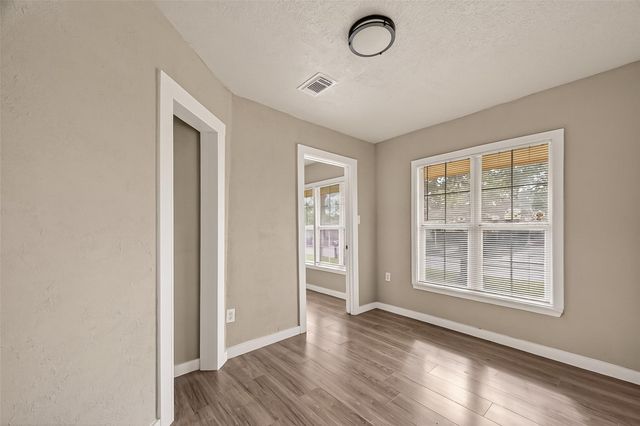 1221 Parkway Street, Baytown, TX 77520