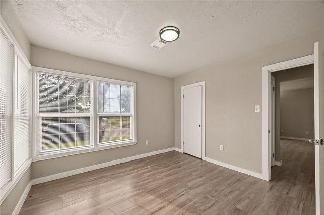 1221 Parkway Street, Baytown, TX 77520