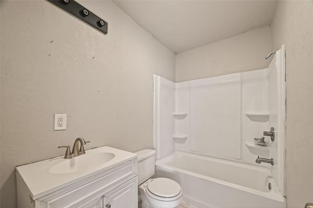 1221 Parkway Street, Baytown, TX 77520