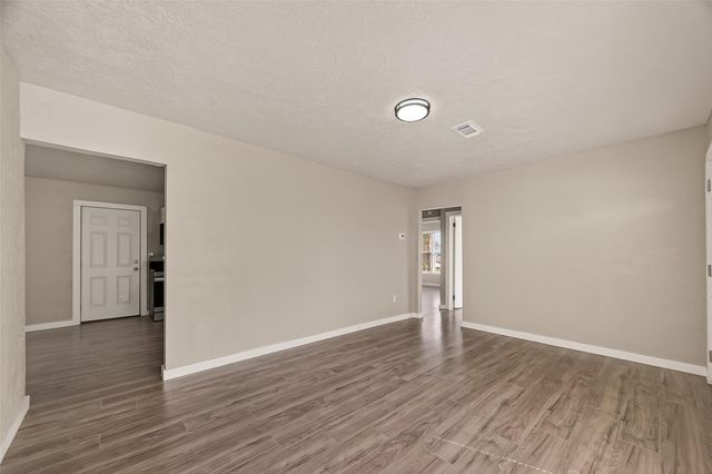 1221 Parkway Street, Baytown, TX 77520