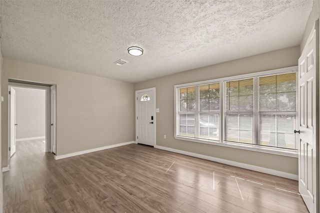 1221 Parkway Street, Baytown, TX 77520