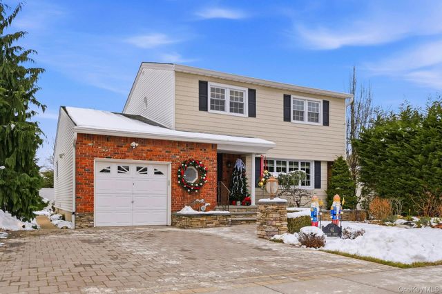 90 Pacific Street, Massapequa Park, NY 11762