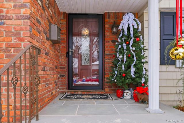 90 Pacific Street, Massapequa Park, NY 11762