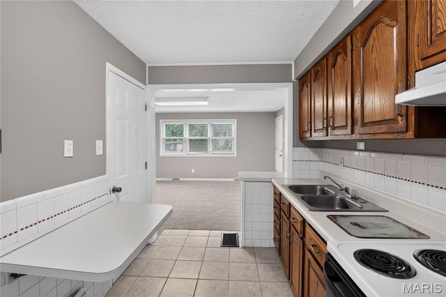 1053 Gabriel Drive, St Louis, MO 63137
