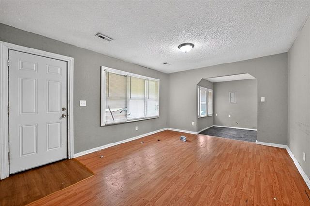 4501 N Olive Street, Kansas City, MO 64116