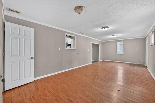 4501 N Olive Street, Kansas City, MO 64116