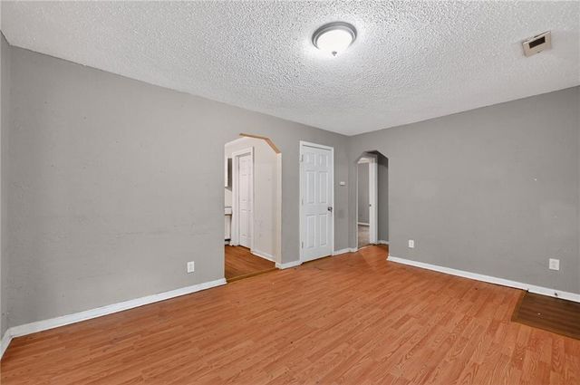 4501 N Olive Street, Kansas City, MO 64116