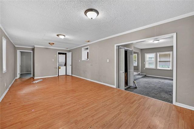 4501 N Olive Street, Kansas City, MO 64116